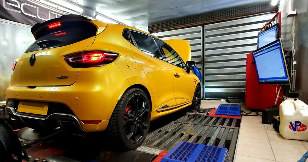 Renault Clio Sport - Liquid Yellow On A Dyno Rilling Road