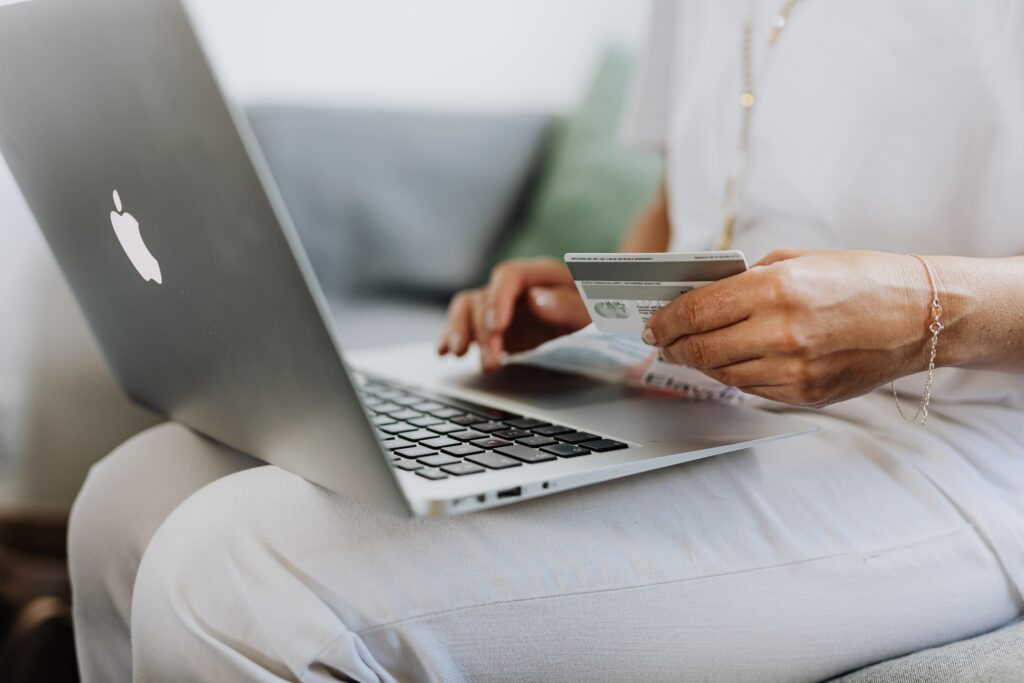 Making an online payment with credit card