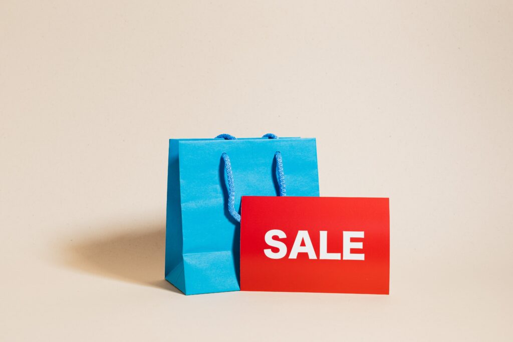 Sales sign and blue shopping bag