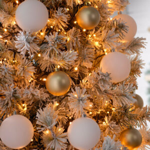 Festive Indoor & Outdoor Flickering 5ft Christmas Tree Lights 600 Warm White LEDs - P036126