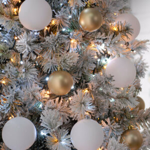 Festive Indoor & Outdoor Flickering 5ft Christmas Tree Lights 600 White and Warm White LEDs - P036975